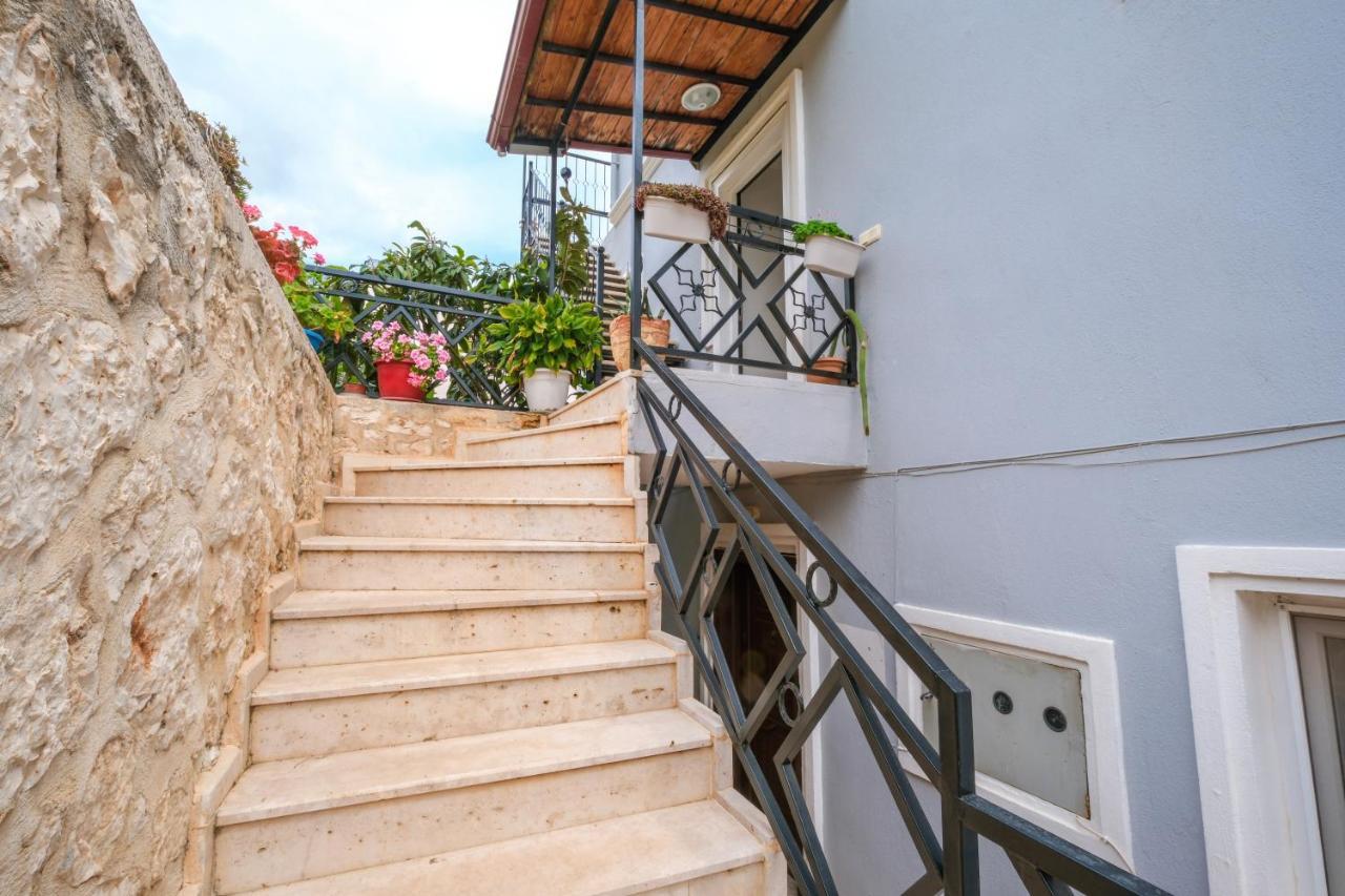 Yigit Apart Kalkan Bagian luar foto